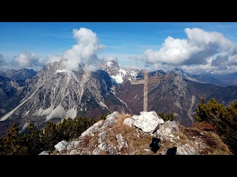Monte Vualt per il sentiero "Palis d'Arint".Alpi Carniche.Friuli.