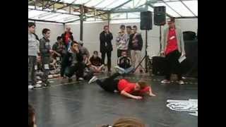 preview picture of video 'OUT4FLAME 2013 Contest break dance, Bboy Samu e Bboy Braggart'