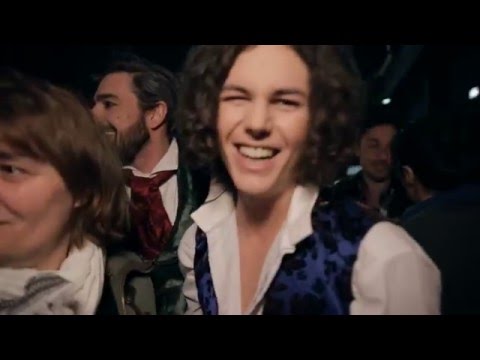 La troupe de l'Opera Rock Le Rouge et Le Noir dans les loges de The Voice