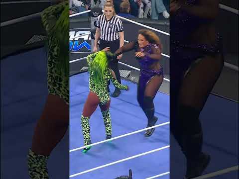 Naomi showed out against Nia Jax 😮‍💨