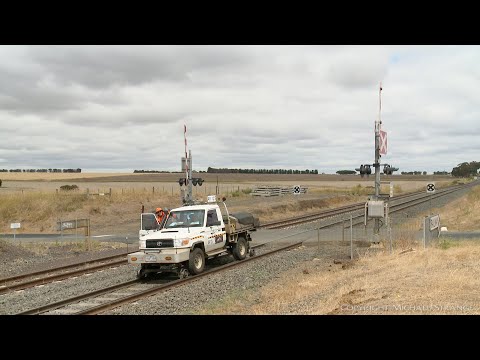 Testing Boom Gates ("Barriers") & ARTC Hi-Rail Toyota Landcruiser Utility (30/12/2020) - PoathTV