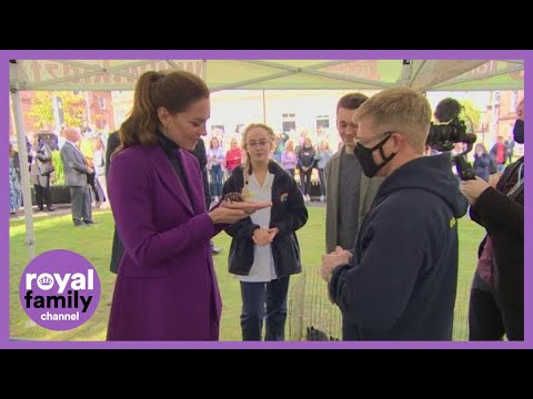Kate Middleton Meets Charlotte... the Tarantula!