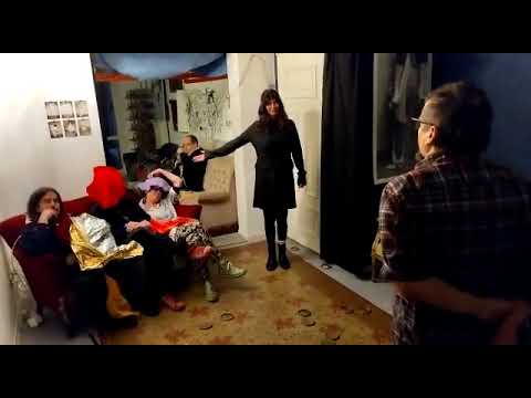 Erbengemeinschaft Felix Gordon in der neuen Fledermaus Karlsruhe mit einer Kunstperformancehandlung