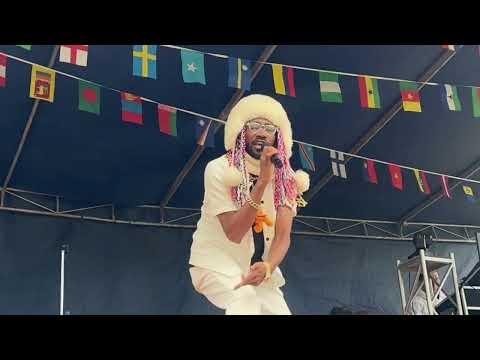 Pasame Tomo Cervesa Para OLVIDARLA Teyno Rey Marroneo concierto Glamping Look  show Mónica Robles