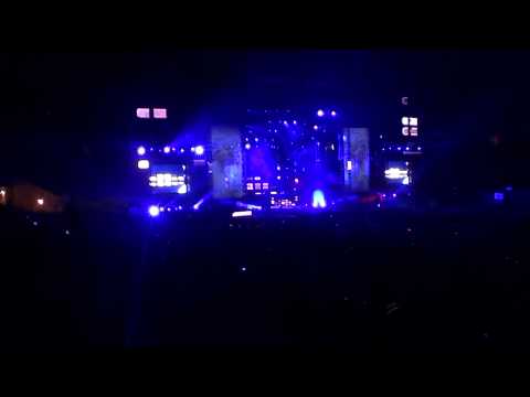 Armin Van Buuren - She Gave Happiness & Every Other Way @ E.D.C. 2010 Los Angeles [HD]