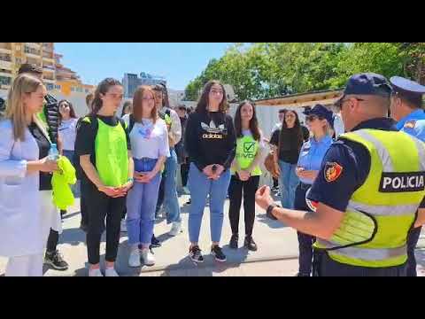 Fier - Aktivitet sensibilizues në gjimnazin "Janaq Kilica", për sigurinë rrugore