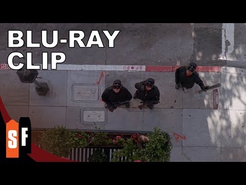 Thumbnail of the video: Memoirs Of An Invisible Man (1992) - Clip: Breaking And Entering