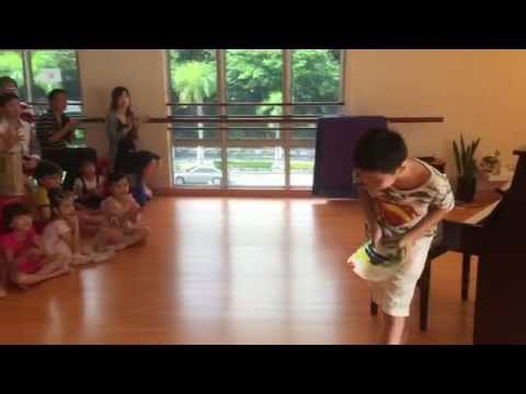 Lum Yuan Yao performs "60's Swing"