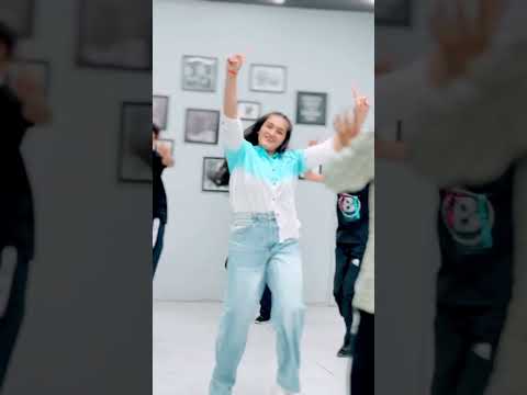 step hi bhulgi c 😂😂 #punjabisong #filter #viralvideo #dance #bhangra #newvideo