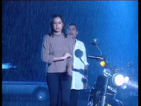 Budak Kacamata - Memendam Rasa (Official Music Video)