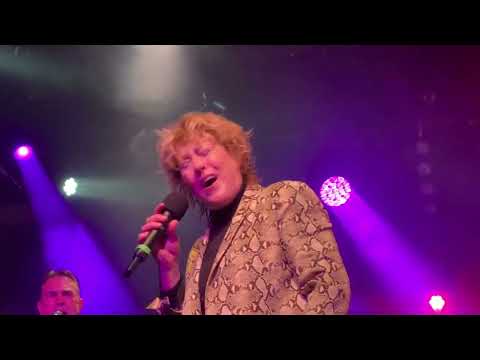 KATRINA (and THE WAVES) -  Love Shine A Light