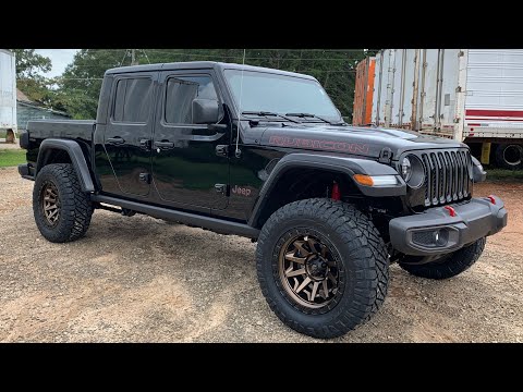 Jeep Gladiator Rubicon Leveled on 35s Covert Edition Akins