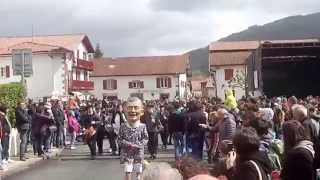 preview picture of video 'Nafarroa eguna desfilea Baigorri 2014-4-27'