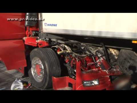 15.04.2013 - St.Leon-Rot / A 5 - Lkw Fahrer übersieht Stauende - Fahrer eingeklemmt