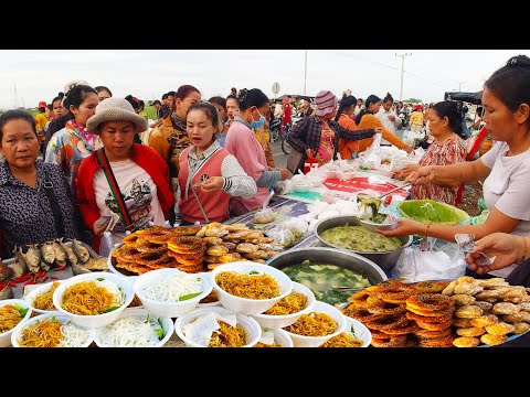 Cambodian factory workers street food - Various kinds of cheap breakfast for sales