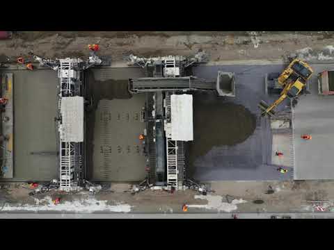 S17 - układanie nawierzchni betonowej na węźle Lubelska