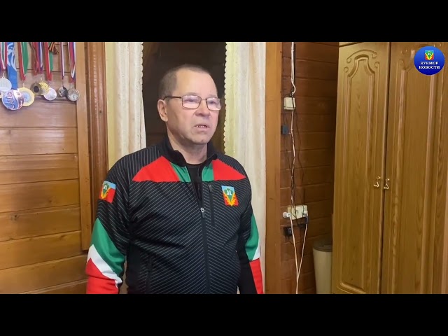 Кукмарада яшәүче Равил абый Кәримуллин кышын чаңгыда, кар беткәч, роллерда жилдерә