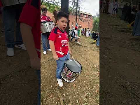 PIBE DE 9 AÑOS DE MEDELLIN TOCANDO REPIQUE | Es mi alumno David Echeverri 🤩 #music #shorts #medellin