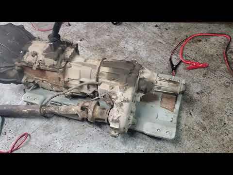 1993 Chevy k1500  4x4 NV4500 Transmission removal