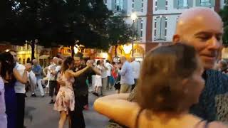 Tango en el barrio Place St Georges 2018   DJ Virginia UVA   Tangueando pour le festival Tangopostal