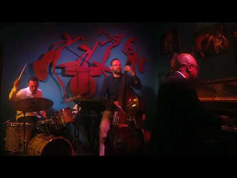 Xavier Davis Trio "The Dove"