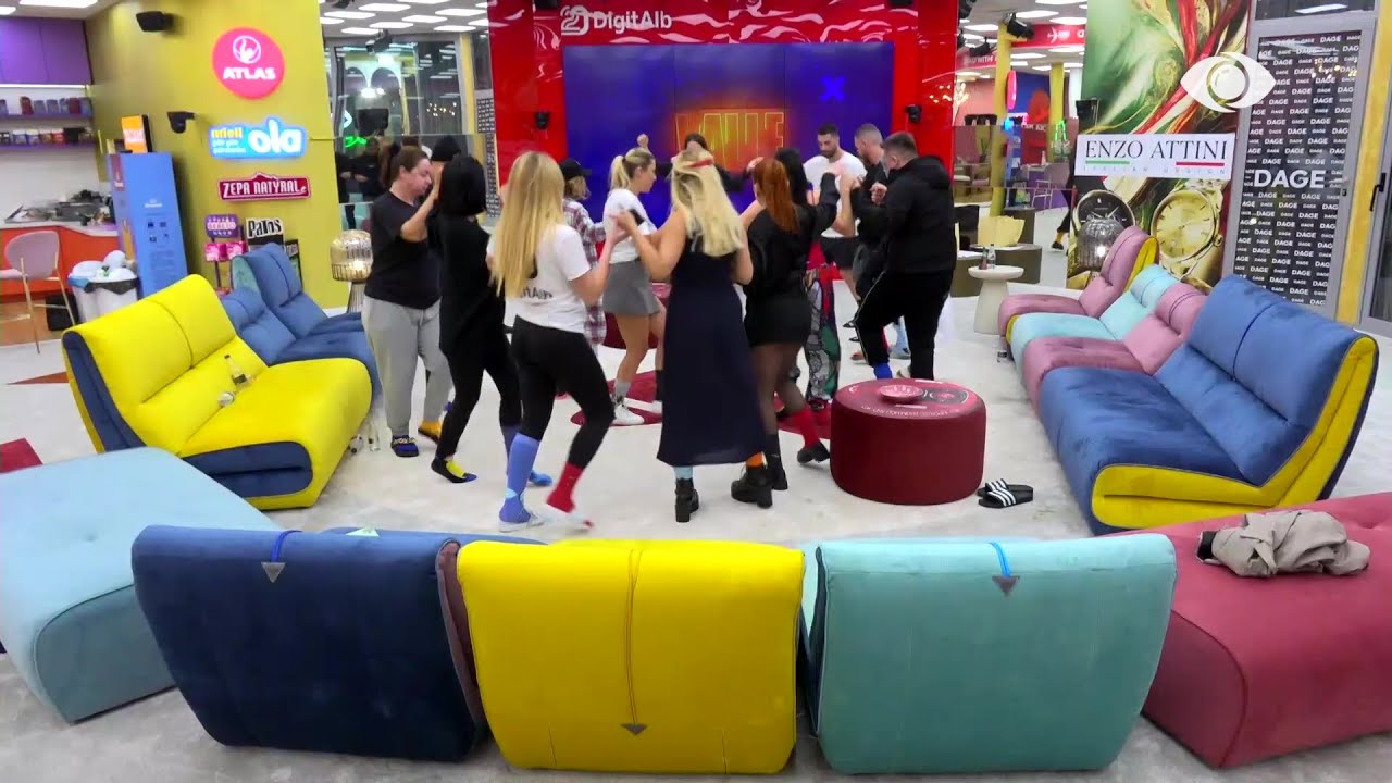 Në shtëpi dëgjohet Kënga e krushqve, banorët kërcejnë valle