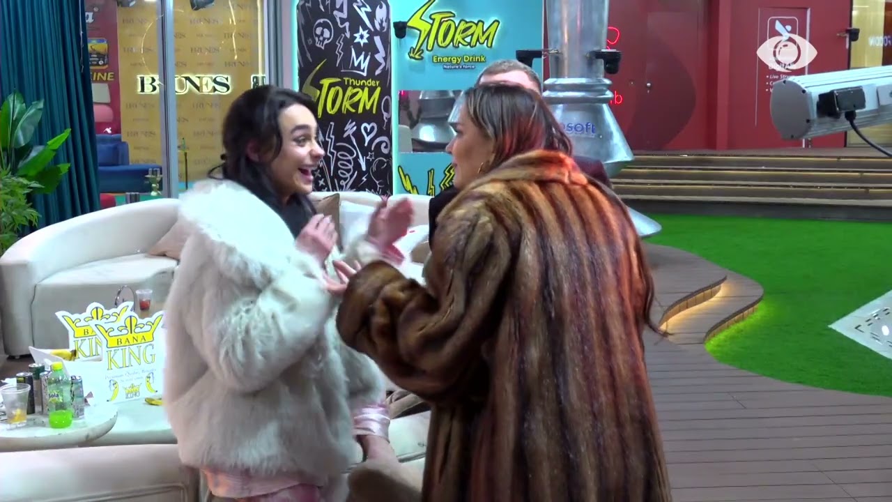 “Mbante shishen e parfumit në dorë”/ Rozana rrëfen situatën me Gertën, Gjesti shpërthen në të qeshur