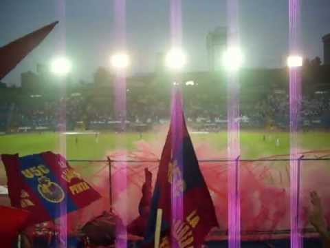 "ultra roja y caldera..Reyes de la pirotecnia y mucho mas" Barra: La Banda del Rojo &bull; Club: Municipal