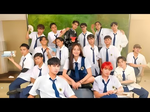 Questa ragazza si unisce a una classe maschile e il capoclasse la sfida, ma la fine è vicina❤.