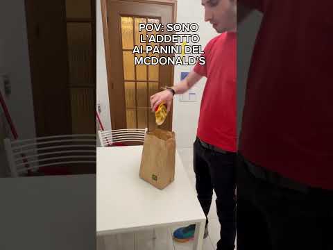 Cosa vuoi? Vuoi la cannuccia? Ma fottiti. #mcdonalds #succedesoloda #panini #stevemozz #videocomico