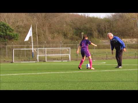 Lina @ Techniek training bij IJVV Stormvogels