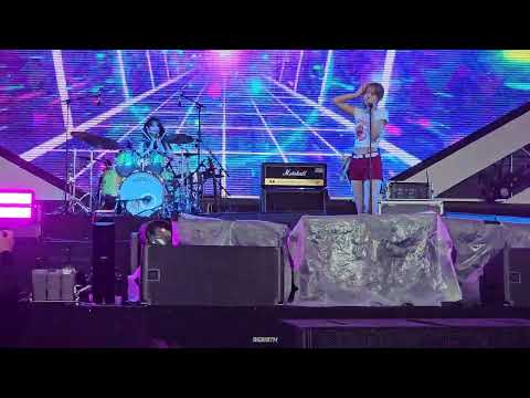 QWER 2026 Jumf 'Discord(디스코드)' 전주얼티밋뮤직페스티벌 260814 직캠 4k by reBirth