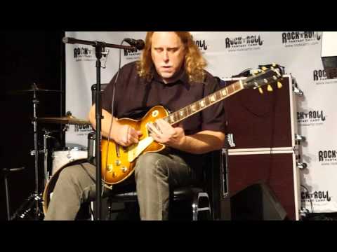 Warren Haynes jams with Teddy "Zig Zag" Andreadis