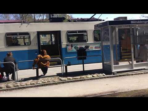 Tram 10 stops at Mildvädersgatan(April 29, 2012)
