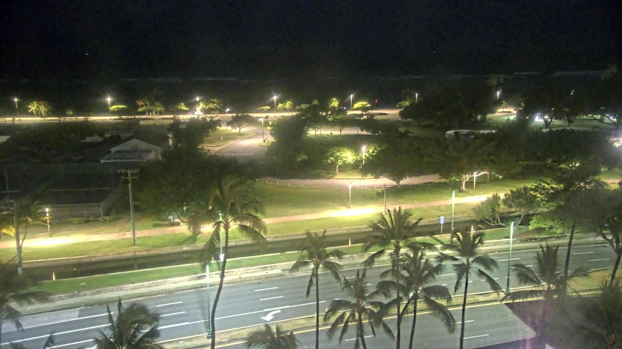 Live webcam view of Ward Village Oceanfront Surf Cam