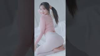 Gái xinh văn phòng mặc bikini 2 mảnh nhỏ xíu như không mặc vậy có đẹp không p221?