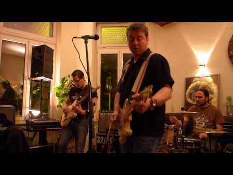 32/20 Blues Band - Get Over Here