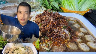 เตี๋ยวเรือเนื้อเปื่อย ลูกชิ้นเนื้อจุกๆ￼ ปรุงแบบจัดจ้าน ชามใหญ่ๆ จนแสบท้อง