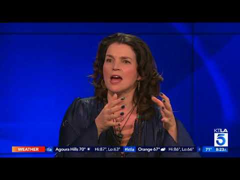 Julia Ormond Gushes About Peter Dinklage In "Rememory"