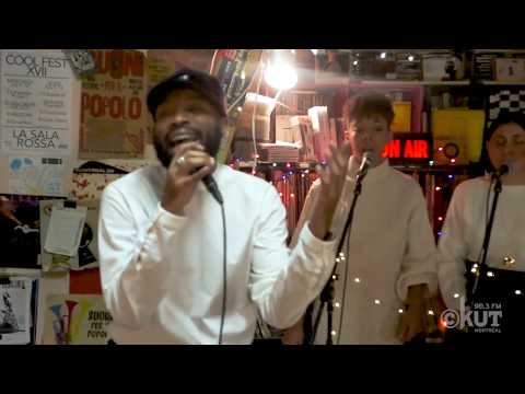 Wayne Tennant - November - Live Acoustic