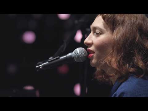 Videoclip de Grand Hotel — Regina Spektor