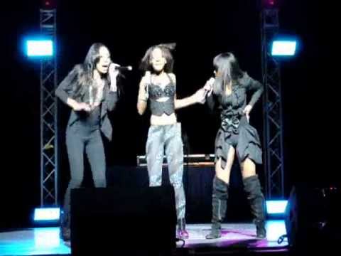 Ador performing at The R&B Resurrection Tour