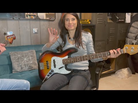 Start playing bass: 1st bass lesson!
