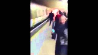 preview picture of video 'Impactante Video Incendio estación tren Charing Cross Londres metro UK'