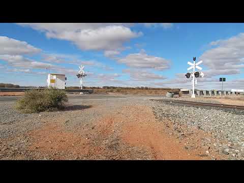 6BA6 powering into Broken Hill- NR 67, NR 91. 1/7/18