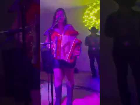 Como Mariposa - Jennifer Degollado