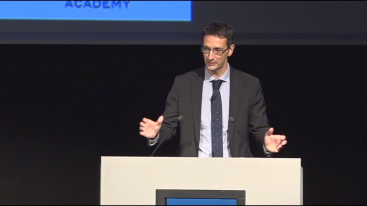 Peningum dælt í fótboltann í Katar - Áhugaverður fyrirlestur