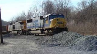 preview picture of video 'CSX 4572 & 102 struggle to Mt. Airy'