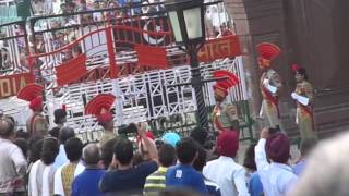 preview picture of video 'Wagah Border (India-Pakistan) Retreat Ceremony Oct. 27, 2014 Part - 9'