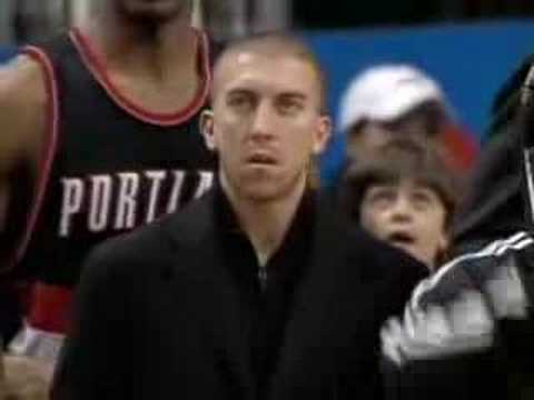 Travis Outlaw's 4 points play to tie the game with 16.6s left!!